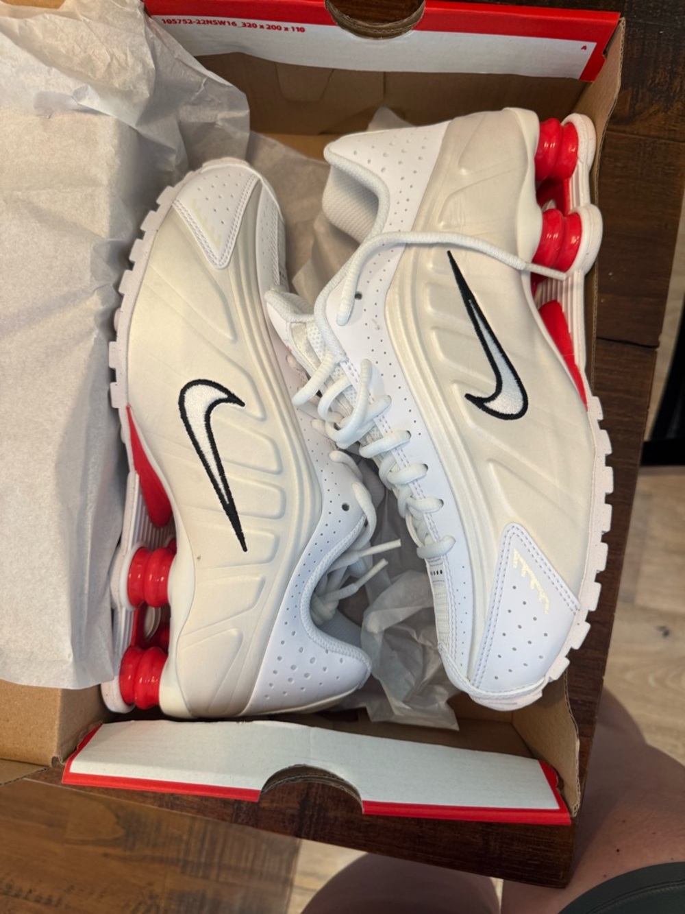 Youth 7 fits women 8.5 Nike Shox